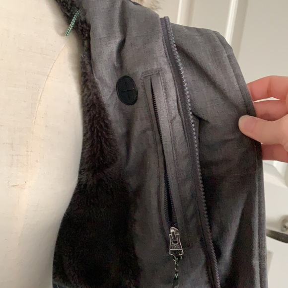 *SOLD* TNA Summit Parka EUC - Picture 4 of 12